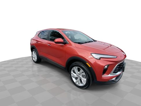 Used 2024 Buick Encore GX Preferred AWD/4WD image 2