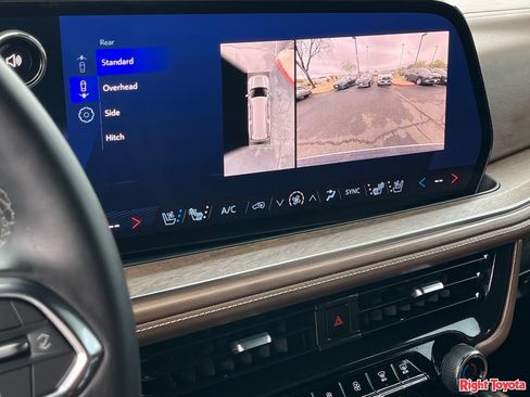 Used 2025 Chevrolet Suburban High Country AWD/4WD image 28