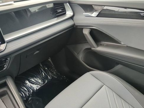 New 2025 Volkswagen Tiguan SE R-Line FWD image 16