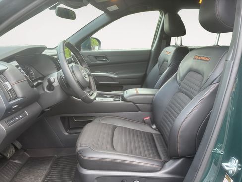 Used 2025 Nissan Pathfinder Rock Creek AWD/4WD image 9