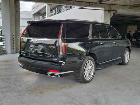 Used 2022 Cadillac Escalade ESV Premium Luxury w/ Performance Package image 4