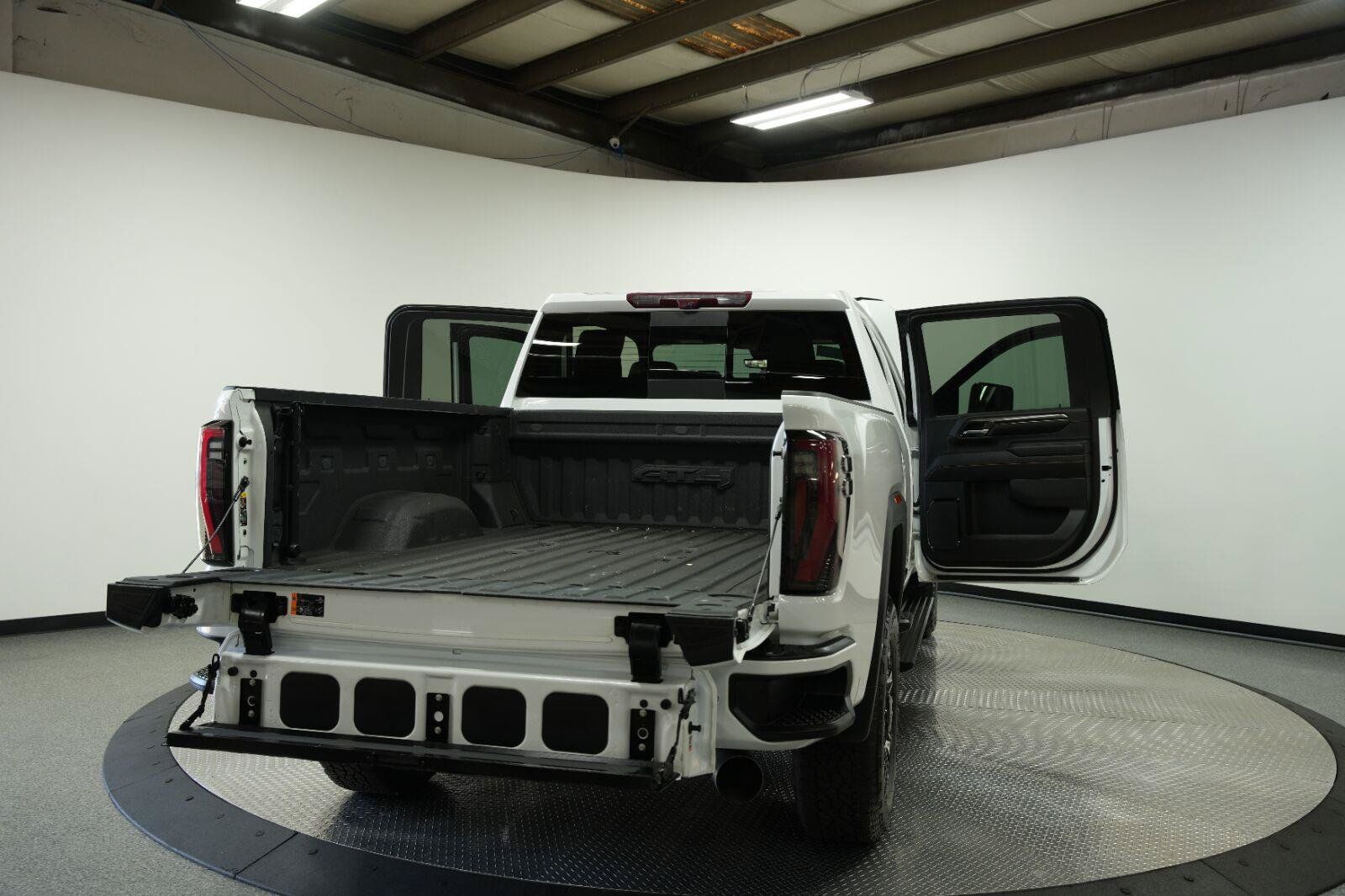 Used 2024 GMC Sierra 2500 AT4 w/ AT4 Premium Plus Package AWD/4WD image 15