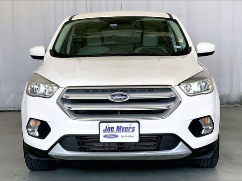 Used 2019 Ford Escape SE image 3