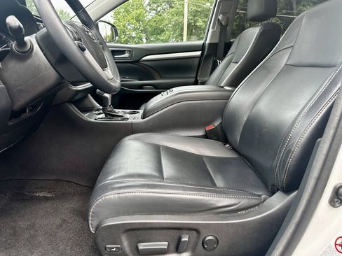 Used 2015 Toyota Highlander XLE AWD/4WD image 11