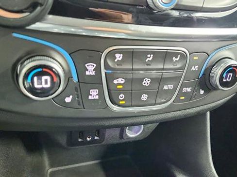 Used 2019 Chevrolet Traverse LT image 17