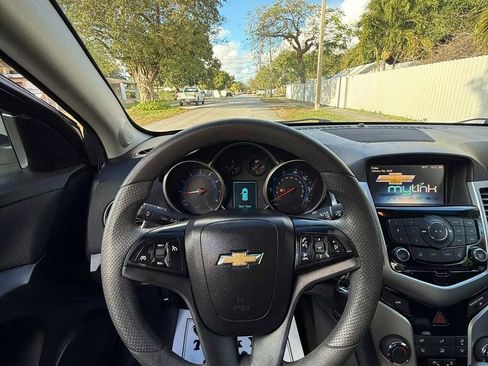 Used 2016 Chevrolet Cruze LT image 8
