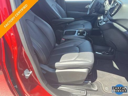 Used 2025 Chrysler Voyager LX FWD image 22