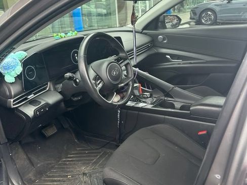 Used 2023 Hyundai Elantra SEL w/ Convenience Package FWD image 8