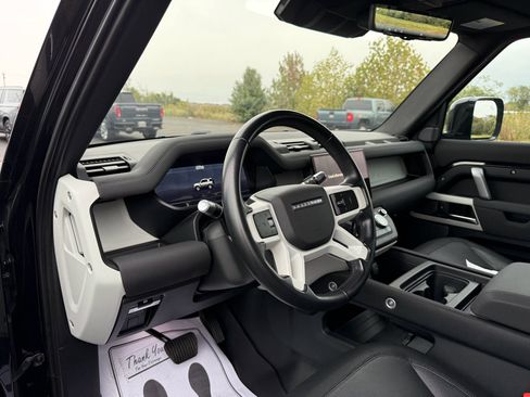 Used 2022 Land Rover Defender 90 X-Dynamic SE image 9