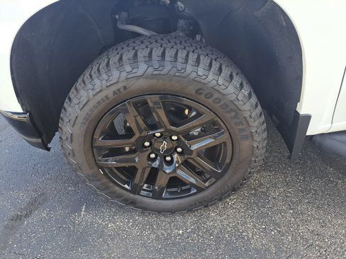 Used 2022 Chevrolet Silverado 1500 LT Trail Boss w/ Bed Protection Package AWD/4WD image 35
