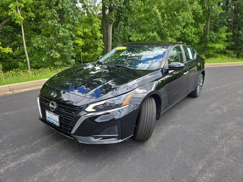 Used 2024 Nissan Altima 2.5 SV w/ SV Premium Package image 4