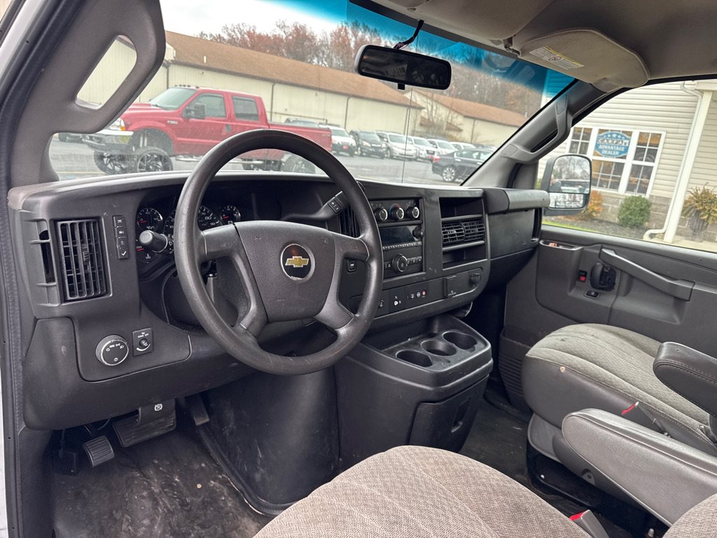Used 2018 Chevrolet Express 2500 Extended RWD image 15