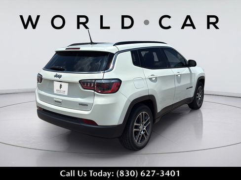 Used 2019 Jeep Compass Latitude FWD image 17
