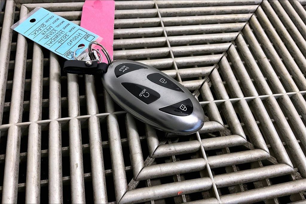 Used 2024 Hyundai Kona SEL FWD image 11