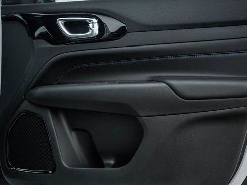 New 2026 Jeep Compass Limited image 10