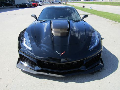 Used 2019 Chevrolet Corvette ZR1 RWD image 2