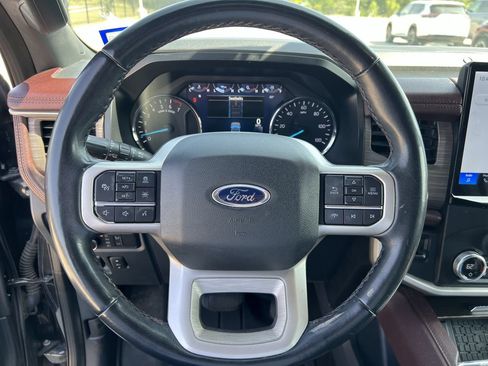 Used 2022 Ford Expedition Limited AWD/4WD image 6