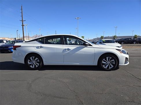 Used 2025 Nissan Altima 2.5 S image 3