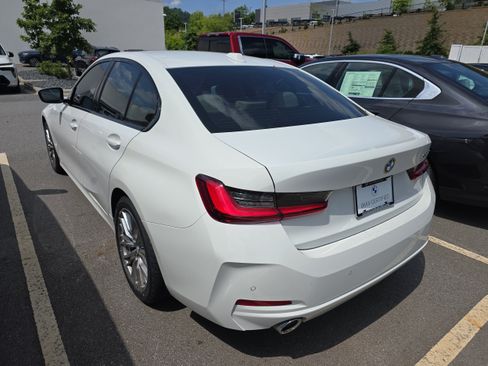 Certified 2023 BMW 330i Sedan w/ Convenience Package RWD image 3