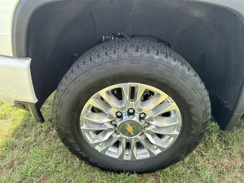 Used 2022 Chevrolet Silverado 3500 High Country w/ Safety Package II image 10