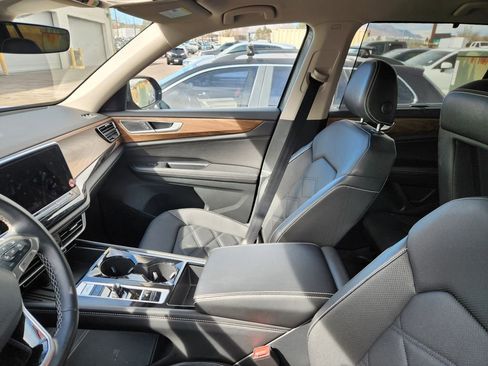 Used 2025 Volkswagen Atlas SE image 10