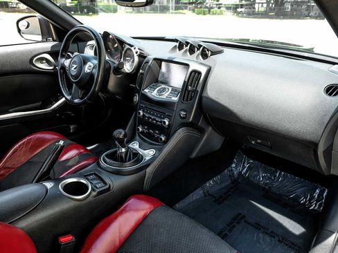 Used 2015 Nissan 370Z Touring RWD image 15