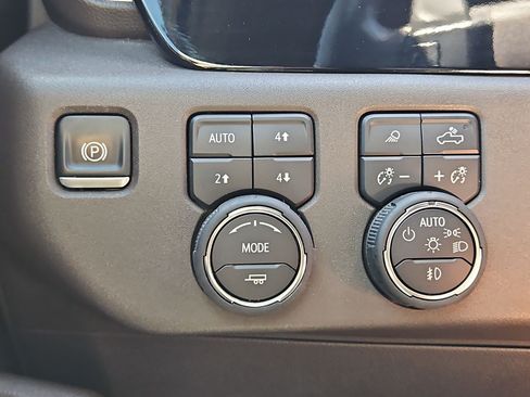Certified 2025 Chevrolet Silverado 1500 LT Trail Boss w/ Convenience Package II AWD/4WD image 22