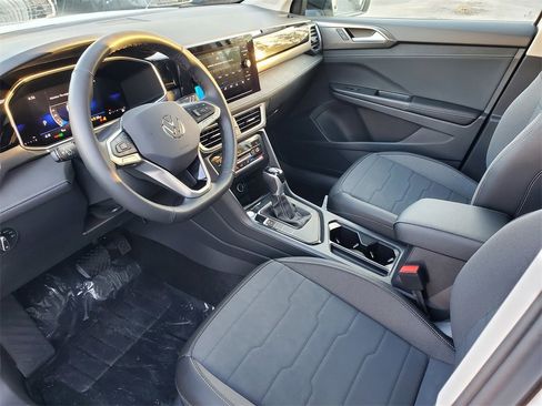 New 2025 Volkswagen Taos SE image 7