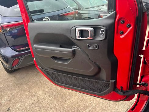 Used 2025 Jeep Wrangler Sport S image 18