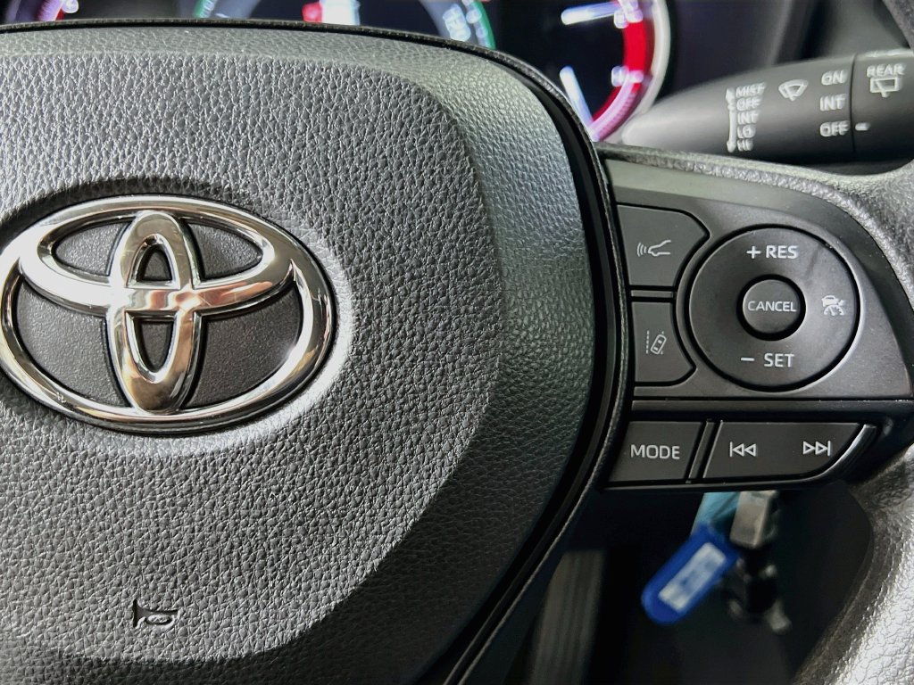 Used 2025 Toyota RAV4 LE FWD image 17