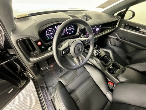 Used 2025 Porsche Cayenne Turbo image 15
