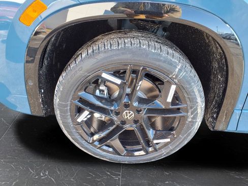 New 2026 Volkswagen Tiguan SE R-Line image 8