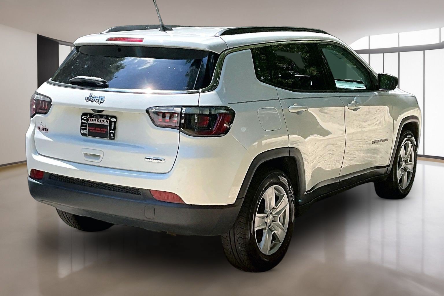 Used 2022 Jeep Compass Latitude FWD image 7