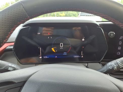 Used 2025 Chevrolet TrailBlazer RS w/ Convenience Package FWD image 8