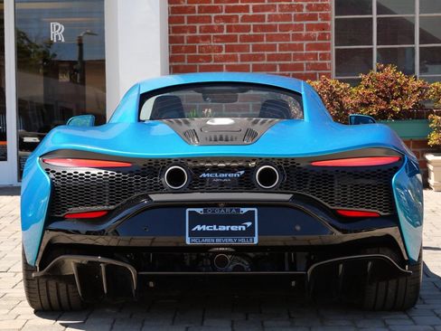 Used 2026 McLaren Artura RWD image 5