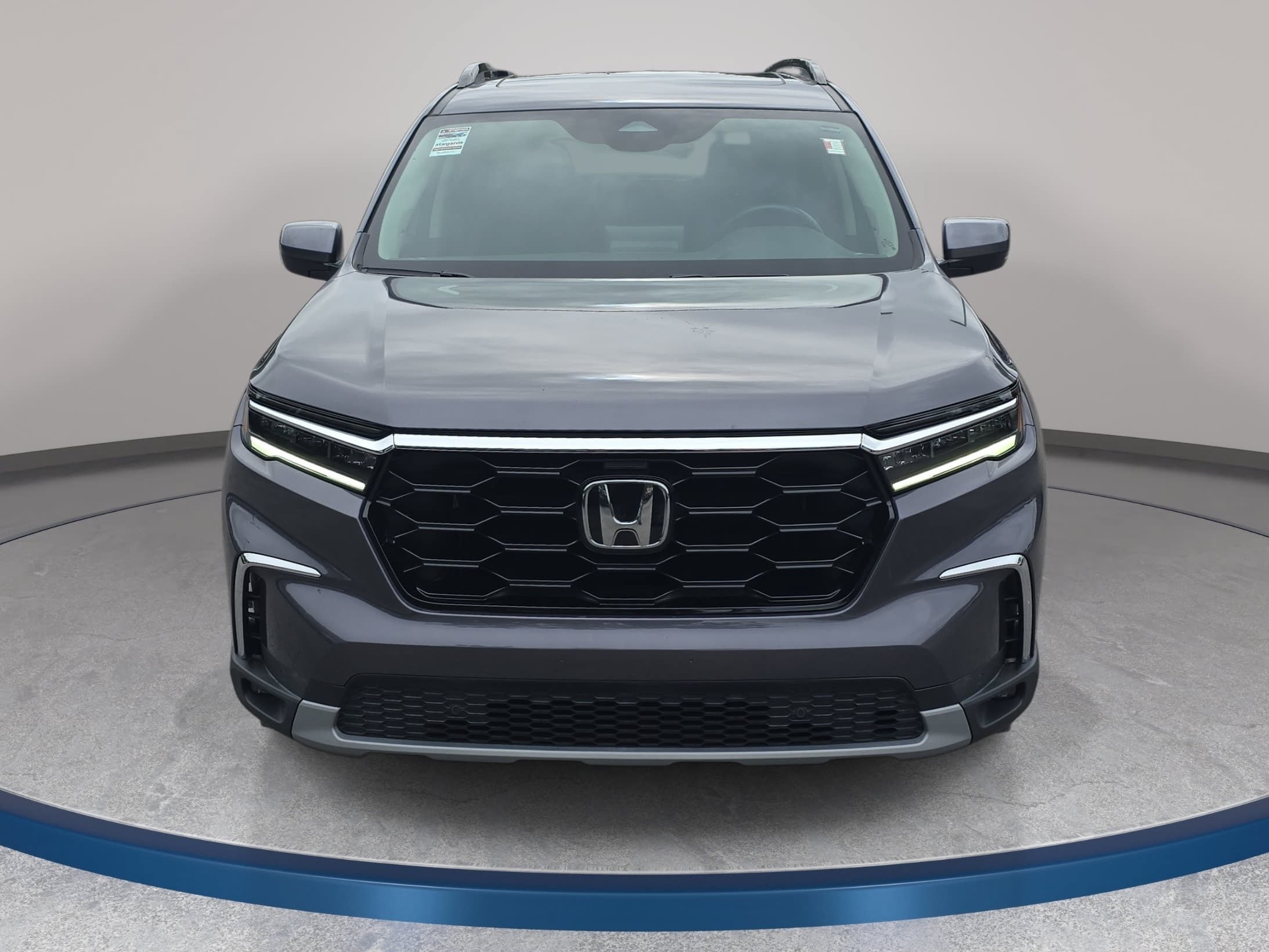 Used 2024 Honda Pilot Touring image 2
