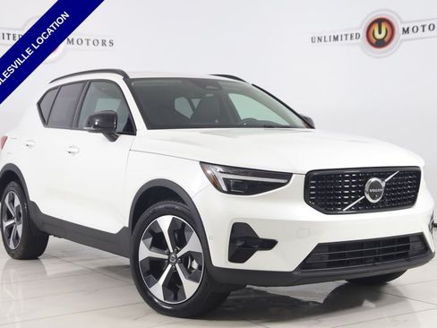 Used 2026 Volvo XC40 B5 Plus AWD/4WD image 1