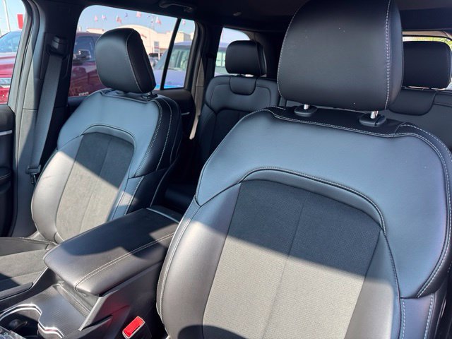Used 2026 Jeep Grand Cherokee Altitude RWD image 11