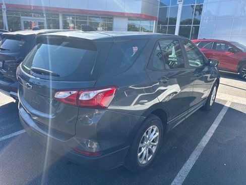Used 2021 Chevrolet Equinox LS FWD image 2