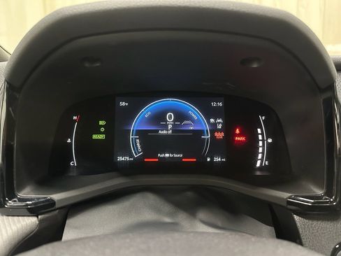 Used 2025 Toyota Camry SE w/ Convenience Package image 24