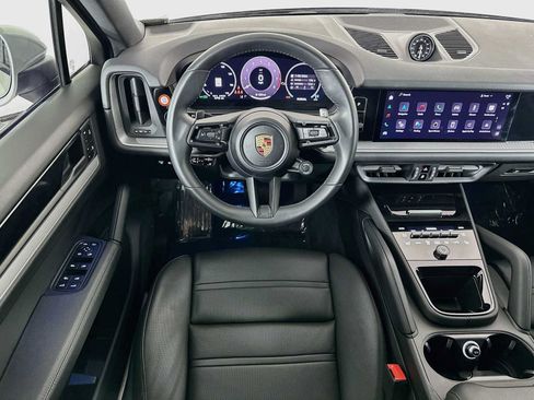 Certified 2025 Porsche Cayenne Coupe AWD/4WD image 24