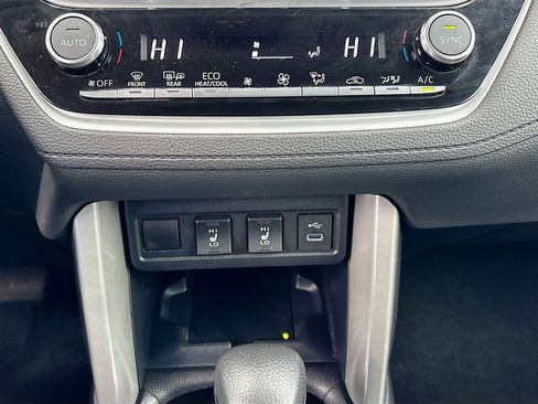 Used 2024 Toyota Corolla Cross XLE image 15