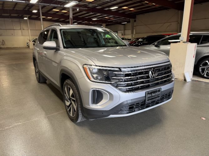 Used 2025 Volkswagen Atlas SE FWD image 6
