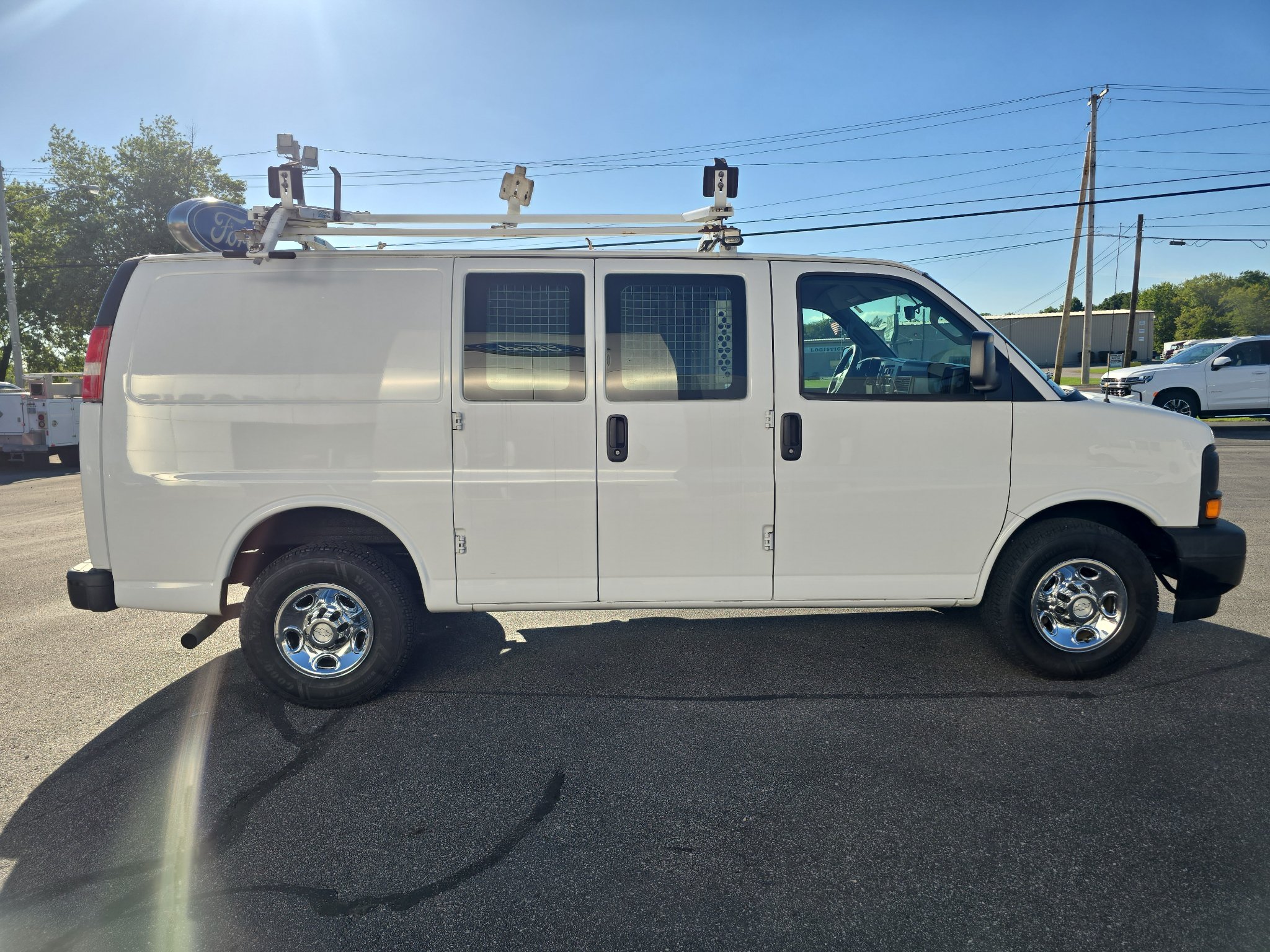 Used 2017 Chevrolet Express 2500 RWD image 5