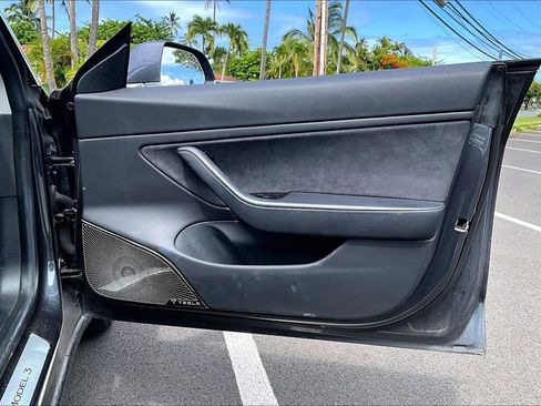 Used 2018 Tesla Model 3 Long Range RWD image 19