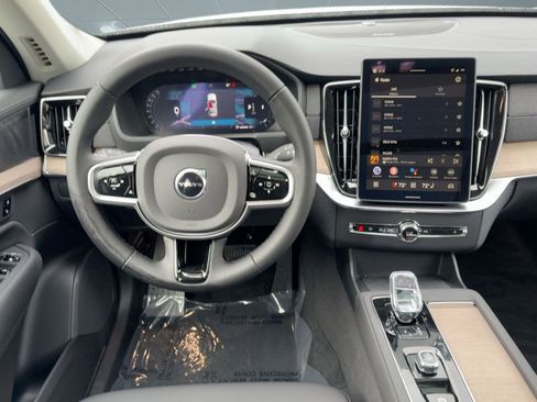 New 2026 Volvo XC90 B6 Plus w/ Protection Package image 28