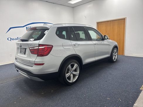 Used 2017 BMW X3 xDrive28i AWD/4WD image 3
