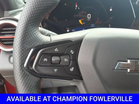 Used 2025 Chevrolet Trax RS w/ Sunroof Package FWD image 17