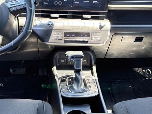 Used 2025 Hyundai Kona SEL FWD image 17