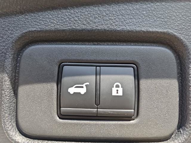 Used 2025 Nissan Pathfinder SV AWD/4WD image 13